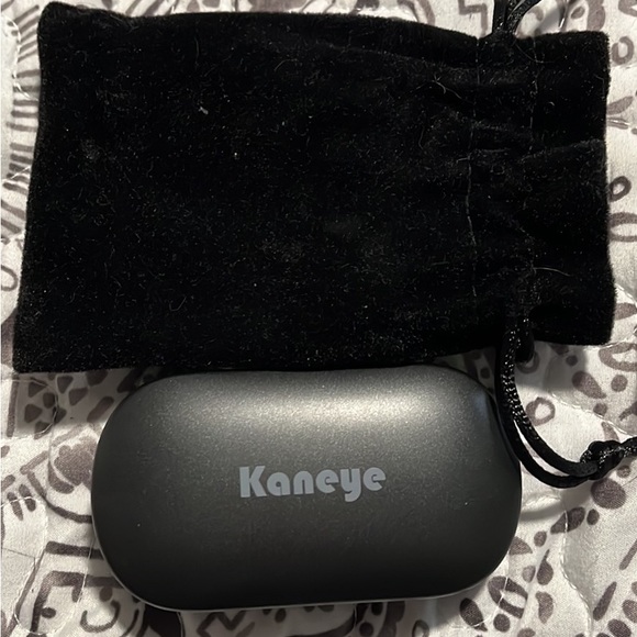 Kaneye wireless headphones, black, brand new - Picture 2 of 4